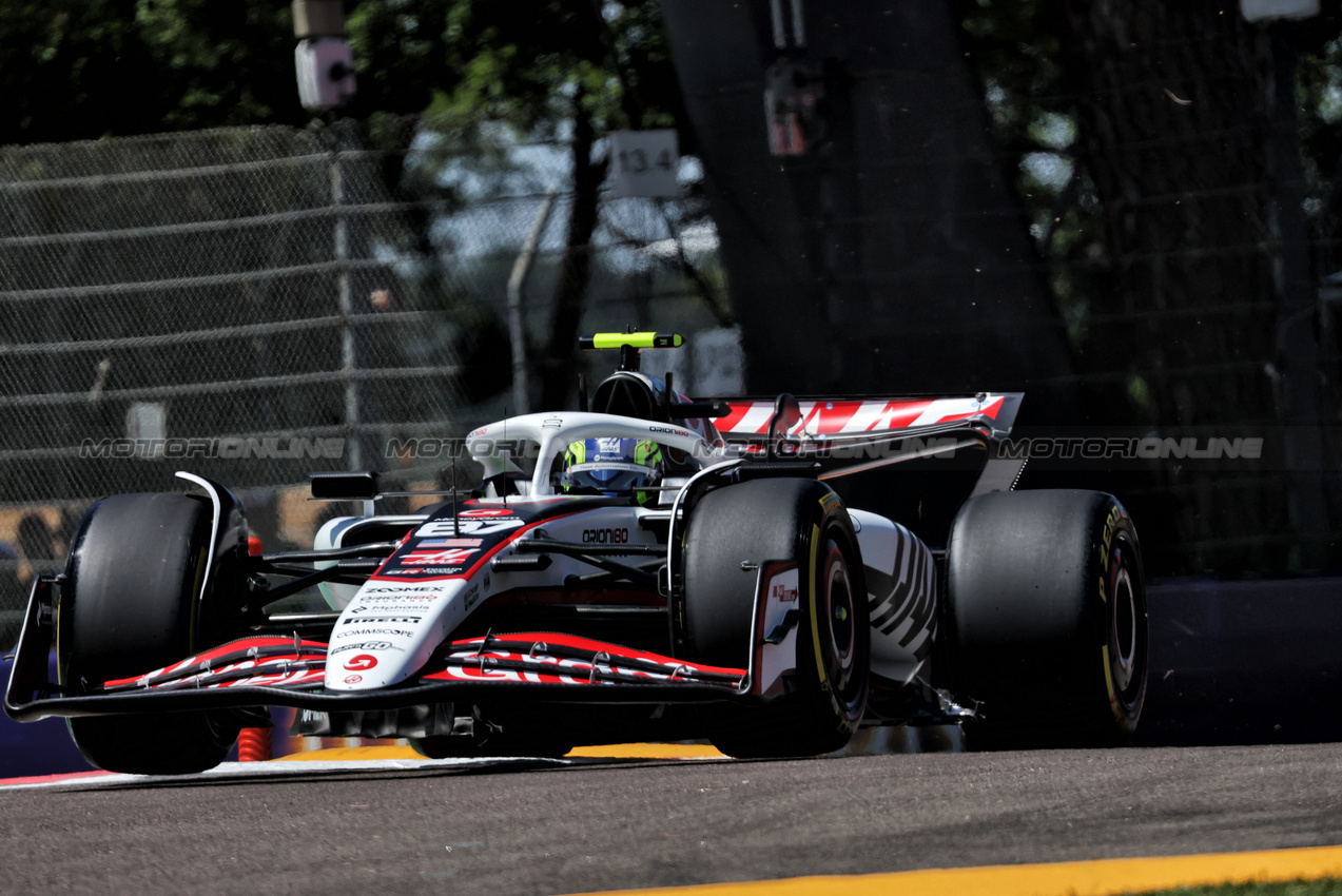 GP IMOLA, Oliver Bearman (GBR) Haas VF-25.

16.05.2025. Formula 1 World Championship, Rd 7, Emilia Romagna Grand Prix, Imola, Italy, Practice Day.

- www.xpbimages.com, EMail: requests@xpbimages.com © Copyright: Bearne / XPB Images