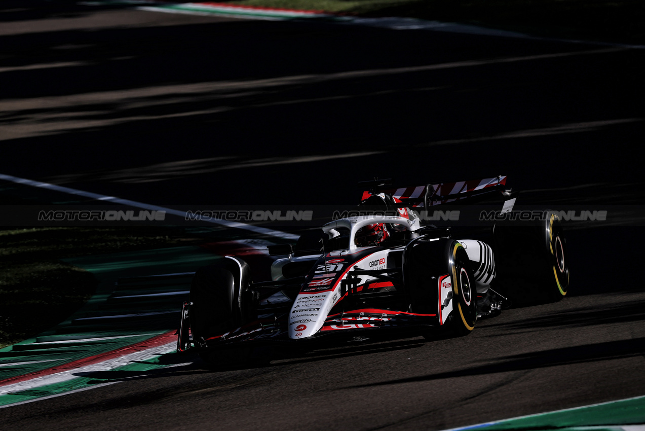GP IMOLA, Esteban Ocon (FRA) Haas VF-25.

16.05.2025. Formula 1 World Championship, Rd 7, Emilia Romagna Grand Prix, Imola, Italy, Practice Day.

- www.xpbimages.com, EMail: requests@xpbimages.com © Copyright: Charniaux / XPB Images
