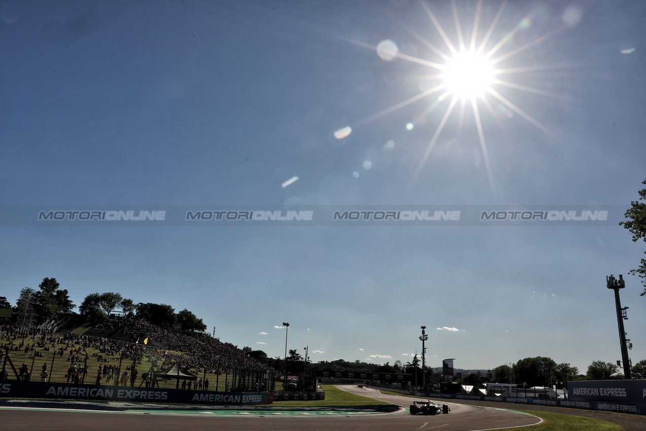 GP IMOLA, Max Verstappen (NLD) Red Bull Racing RB21.

16.05.2025. Formula 1 World Championship, Rd 7, Emilia Romagna Grand Prix, Imola, Italy, Practice Day.

- www.xpbimages.com, EMail: requests@xpbimages.com © Copyright: Bearne / XPB Images