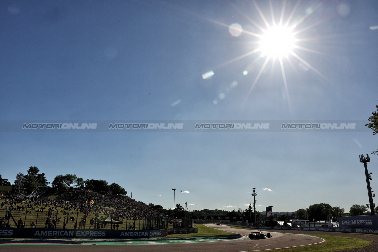 GP IMOLA, Lando Norris (GBR) McLaren MCL39.

16.05.2025. Formula 1 World Championship, Rd 7, Emilia Romagna Grand Prix, Imola, Italy, Practice Day.

- www.xpbimages.com, EMail: requests@xpbimages.com © Copyright: Bearne / XPB Images