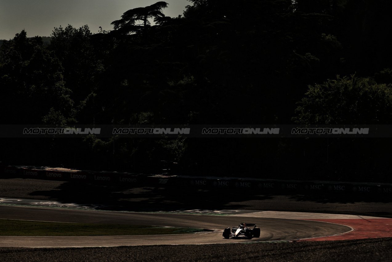 GP IMOLA, Yuki Tsunoda (JPN) Red Bull Racing RB21.

16.05.2025. Formula 1 World Championship, Rd 7, Emilia Romagna Grand Prix, Imola, Italy, Practice Day.

- www.xpbimages.com, EMail: requests@xpbimages.com © Copyright: Moy / XPB Images