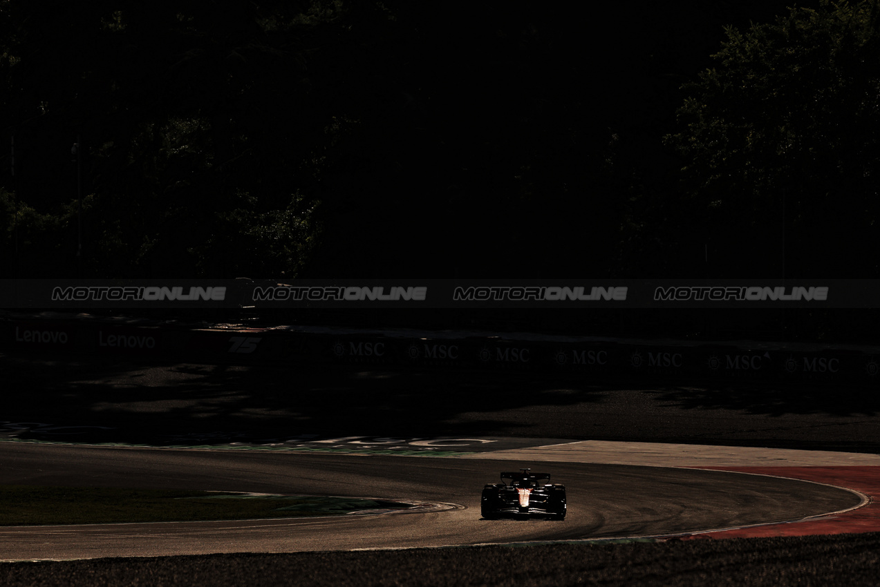 GP IMOLA, Oscar Piastri (AUS) McLaren MCL39.

16.05.2025. Formula 1 World Championship, Rd 7, Emilia Romagna Grand Prix, Imola, Italy, Practice Day.

- www.xpbimages.com, EMail: requests@xpbimages.com © Copyright: Moy / XPB Images