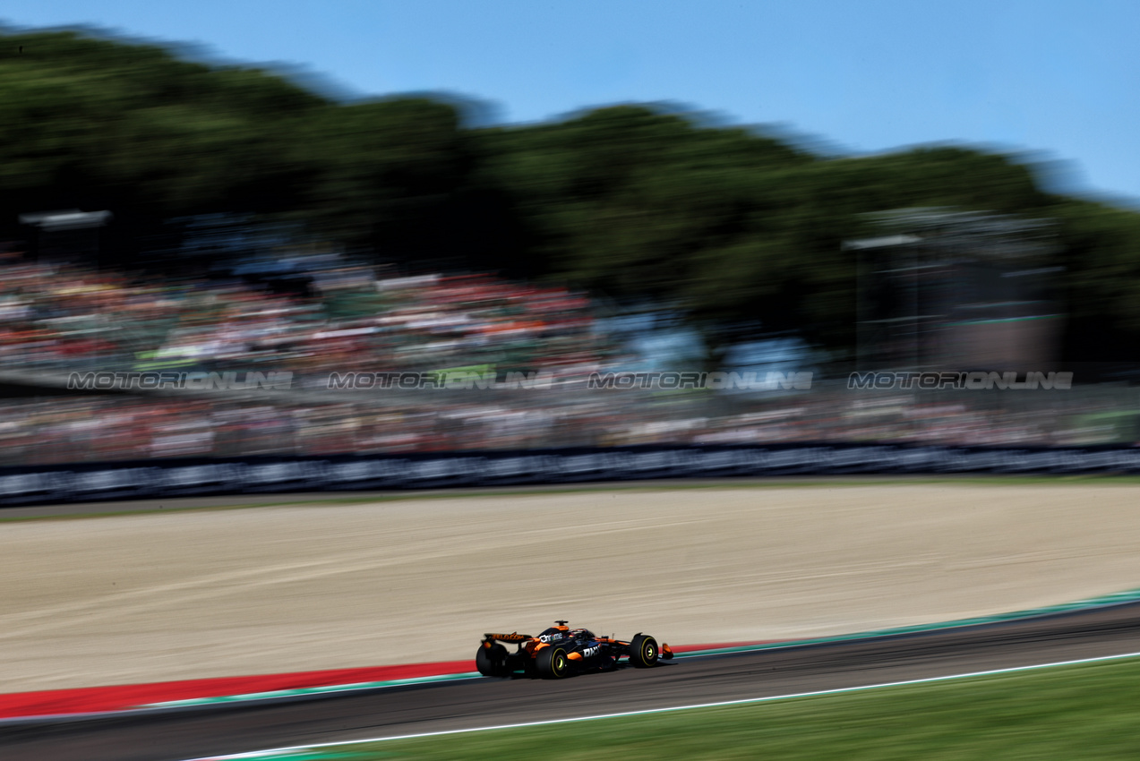 GP IMOLA, Oscar Piastri (AUS) McLaren MCL39.

16.05.2025. Formula 1 World Championship, Rd 7, Emilia Romagna Grand Prix, Imola, Italy, Practice Day.

- www.xpbimages.com, EMail: requests@xpbimages.com © Copyright: Charniaux / XPB Images