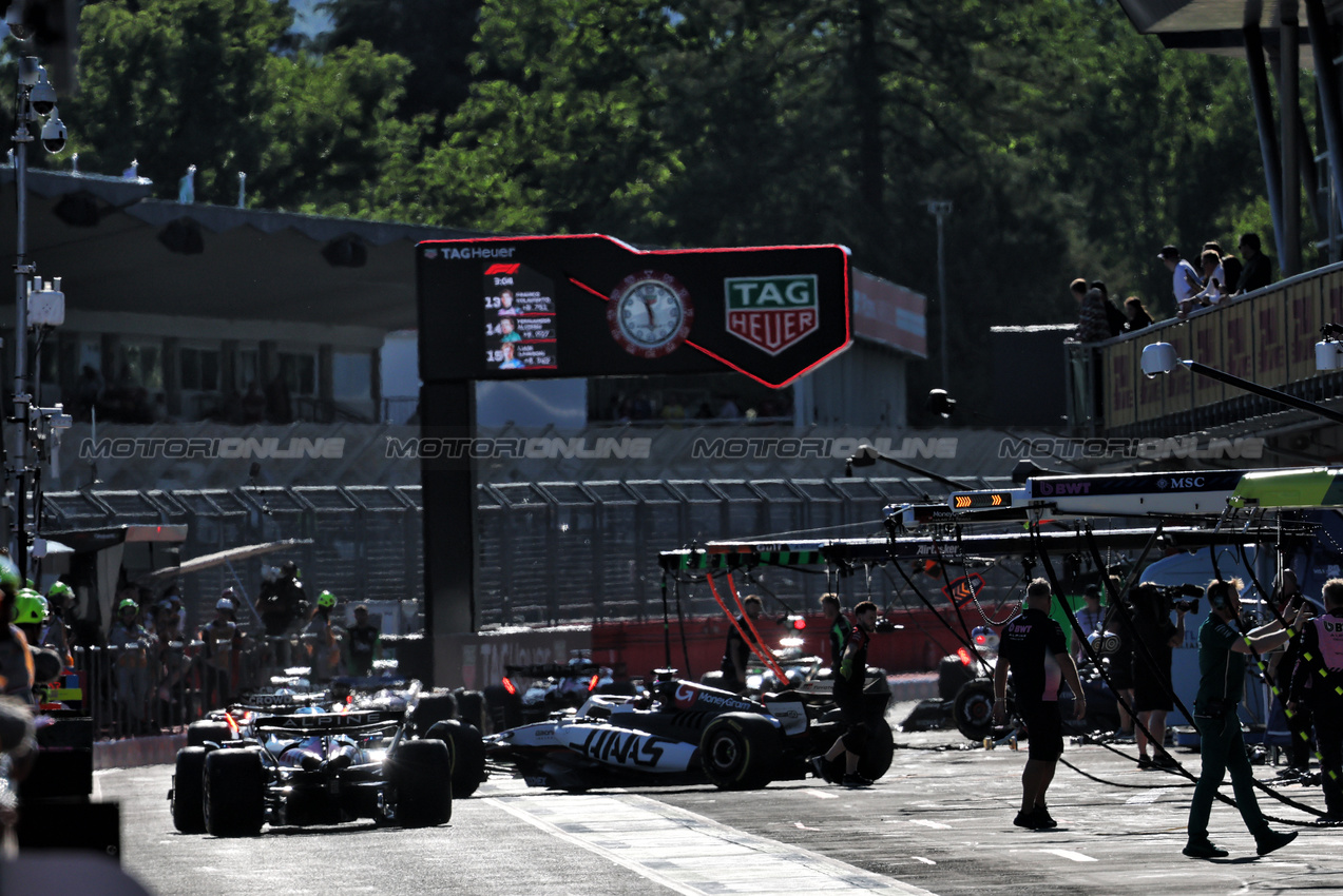 GP IMOLA, Esteban Ocon (FRA) Haas VF-25 leaves the pits.

16.05.2025. Formula 1 World Championship, Rd 7, Emilia Romagna Grand Prix, Imola, Italy, Practice Day.

- www.xpbimages.com, EMail: requests@xpbimages.com © Copyright: Batchelor / XPB Images