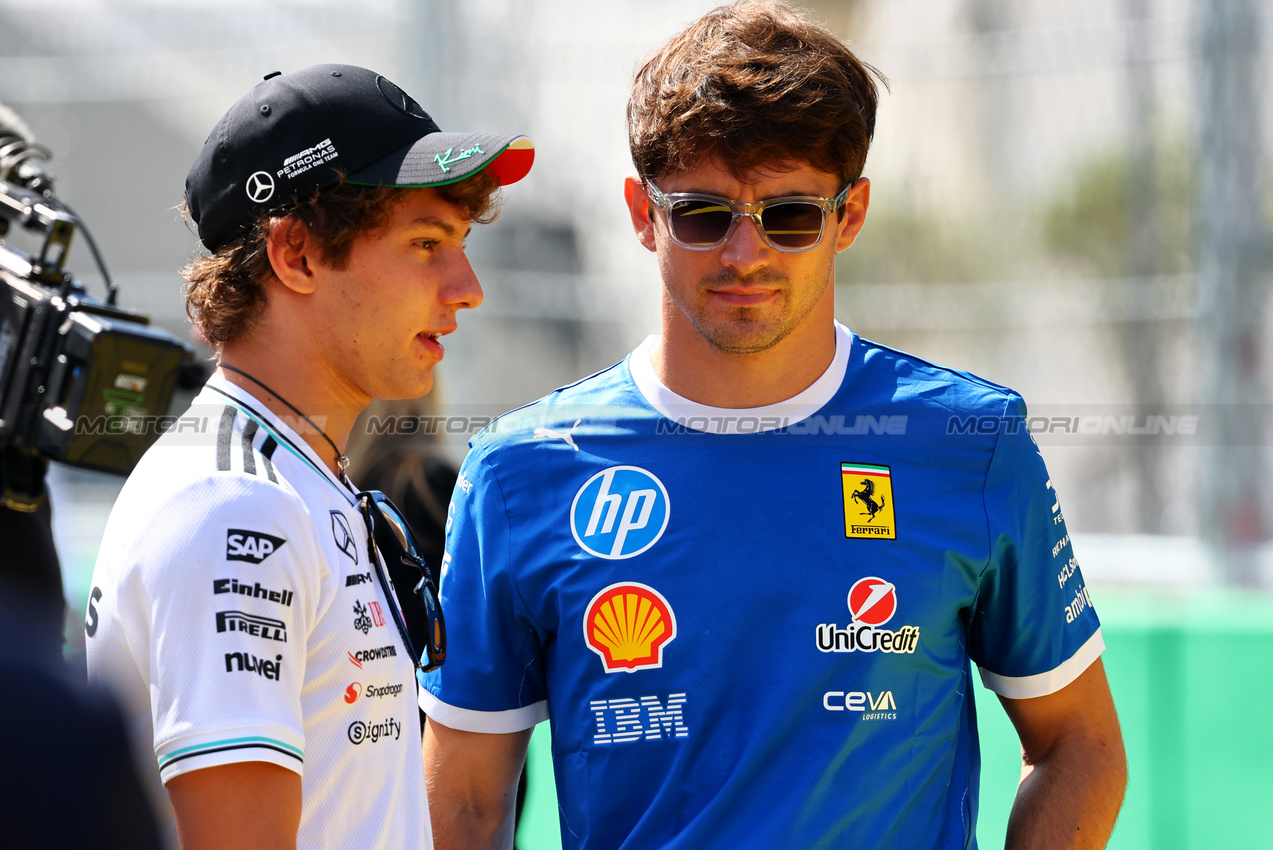 GP ITALIA, (L to R): Andrea Kimi Antonelli (ITA) Mercedes AMG F1 with Charles Leclerc (MON) Ferrari.

07.09.2025. Formula 1 World Championship, Rd 16, Italian Grand Prix, Monza, Italy, Gara Day.

- www.xpbimages.com, EMail: requests@xpbimages.com © Copyright: Batchelor / XPB Images