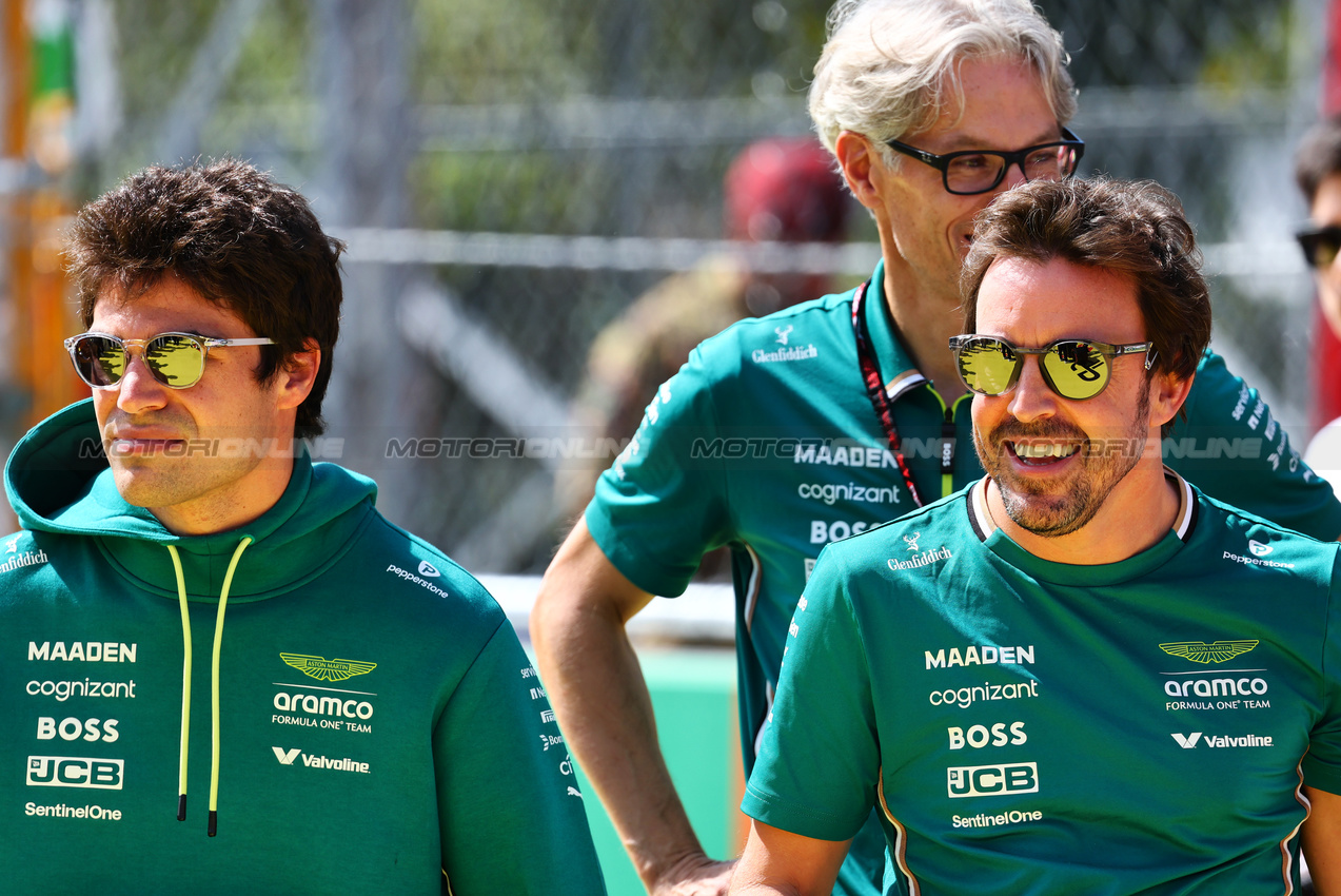 GP ITALIA, (L to R): Lance Stroll (CDN) Aston Martin F1 Team with Fernando Alonso (ESP) Aston Martin F1 Team.

07.09.2025. Formula 1 World Championship, Rd 16, Italian Grand Prix, Monza, Italy, Gara Day.

- www.xpbimages.com, EMail: requests@xpbimages.com © Copyright: Batchelor / XPB Images
