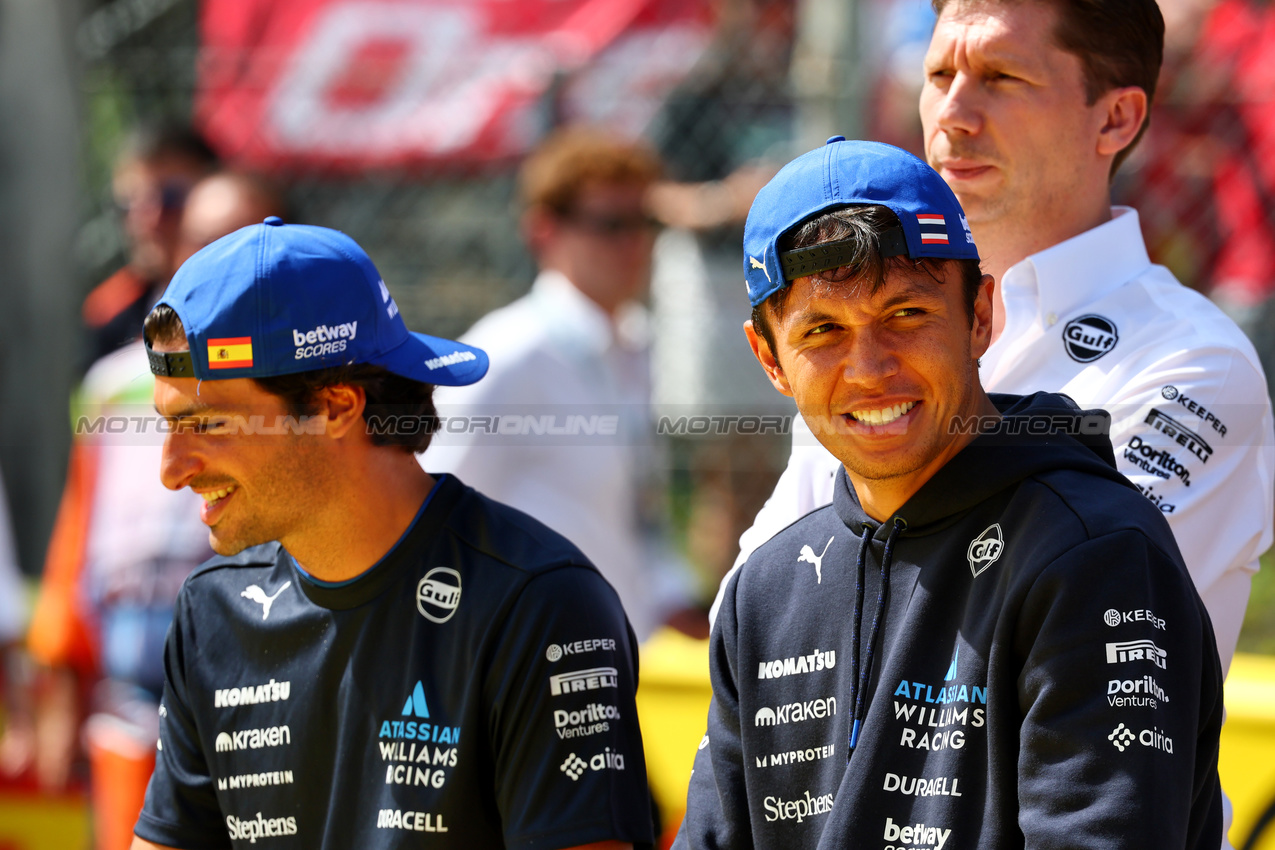 GP ITALIA, (L to R): Carlos Sainz (ESP) Atlassian Williams Racing with Alexander Albon (THA) Atlassian Williams Racing.

07.09.2025. Formula 1 World Championship, Rd 16, Italian Grand Prix, Monza, Italy, Gara Day.

- www.xpbimages.com, EMail: requests@xpbimages.com © Copyright: Batchelor / XPB Images