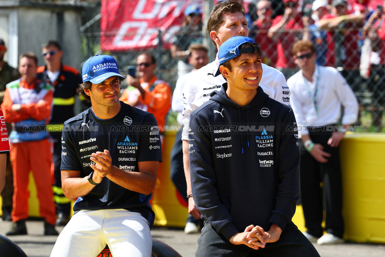 GP ITALIA, (L to R): Carlos Sainz (ESP) Atlassian Williams Racing with Alexander Albon (THA) Atlassian Williams Racing e James Vowles (GBR) Atlassian Williams Racing Team Principal.

07.09.2025. Formula 1 World Championship, Rd 16, Italian Grand Prix, Monza, Italy, Gara Day.

- www.xpbimages.com, EMail: requests@xpbimages.com © Copyright: Batchelor / XPB Images