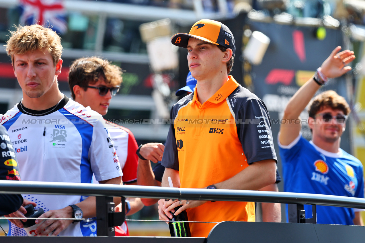 GP ITALIA, Oscar Piastri (AUS) McLaren on the drivers' parade.

07.09.2025. Formula 1 World Championship, Rd 16, Italian Grand Prix, Monza, Italy, Gara Day.

- www.xpbimages.com, EMail: requests@xpbimages.com © Copyright: Batchelor / XPB Images