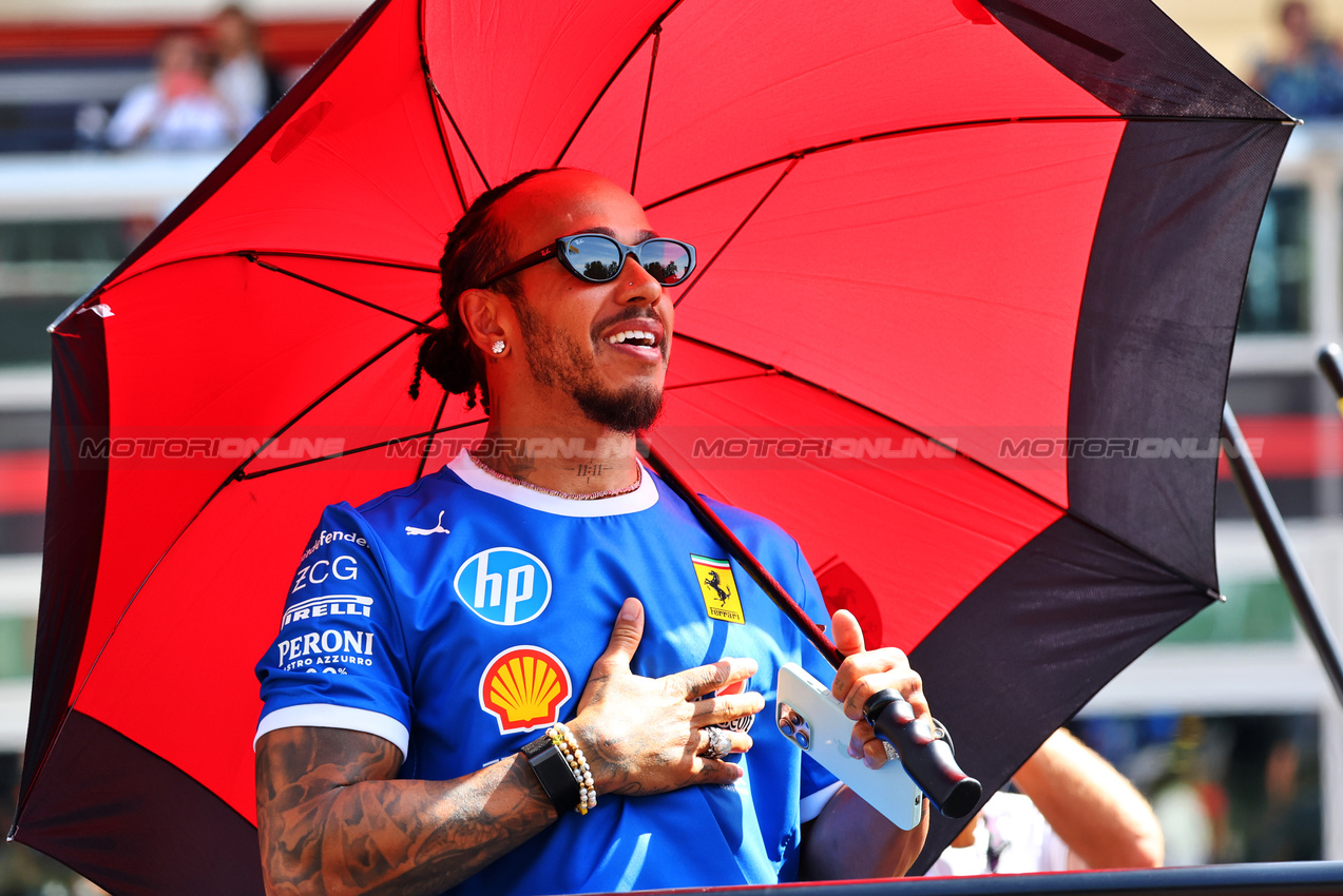 GP ITALIA, Lewis Hamilton (GBR) Ferrari on the drivers' parade.

07.09.2025. Formula 1 World Championship, Rd 16, Italian Grand Prix, Monza, Italy, Gara Day.

- www.xpbimages.com, EMail: requests@xpbimages.com © Copyright: Batchelor / XPB Images