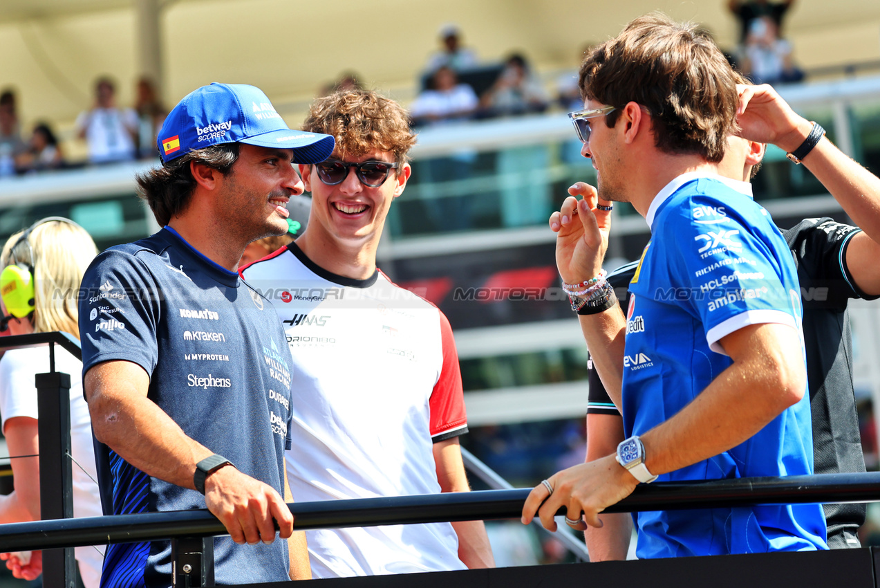 GP ITALIA, (L to R): Carlos Sainz (ESP) Atlassian Williams Racing with Oliver Bearman (GBR) Haas F1 Team e Charles Leclerc (MON) Ferrari on the drivers' parade.

07.09.2025. Formula 1 World Championship, Rd 16, Italian Grand Prix, Monza, Italy, Gara Day.

- www.xpbimages.com, EMail: requests@xpbimages.com © Copyright: Batchelor / XPB Images