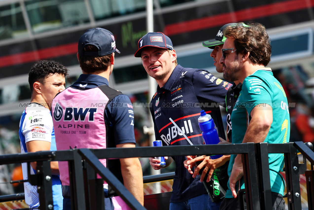 GP ITALIA, Max Verstappen (NLD) Red Bull Racing on the drivers' parade.

07.09.2025. Formula 1 World Championship, Rd 16, Italian Grand Prix, Monza, Italy, Gara Day.

- www.xpbimages.com, EMail: requests@xpbimages.com © Copyright: Batchelor / XPB Images