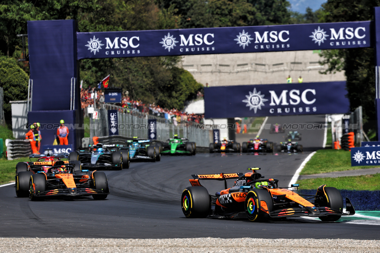GP ITALIA, Lando Norris (GBR) McLaren MCL39 at the partenza of the race.

07.09.2025. Formula 1 World Championship, Rd 16, Italian Grand Prix, Monza, Italy, Gara Day.

- www.xpbimages.com, EMail: requests@xpbimages.com © Copyright: Batchelor / XPB Images