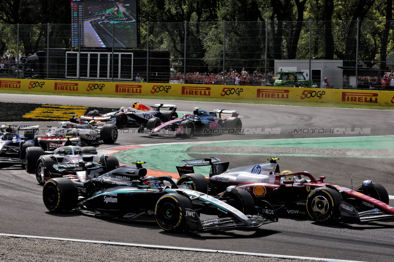 GP ITALIA, Andrea Kimi Antonelli (ITA) Mercedes AMG F1 W16 e Lewis Hamilton (GBR) Ferrari SF-25 at the partenza of the race.

07.09.2025. Formula 1 World Championship, Rd 16, Italian Grand Prix, Monza, Italy, Gara Day.

- www.xpbimages.com, EMail: requests@xpbimages.com © Copyright: Charniaux / XPB Images
