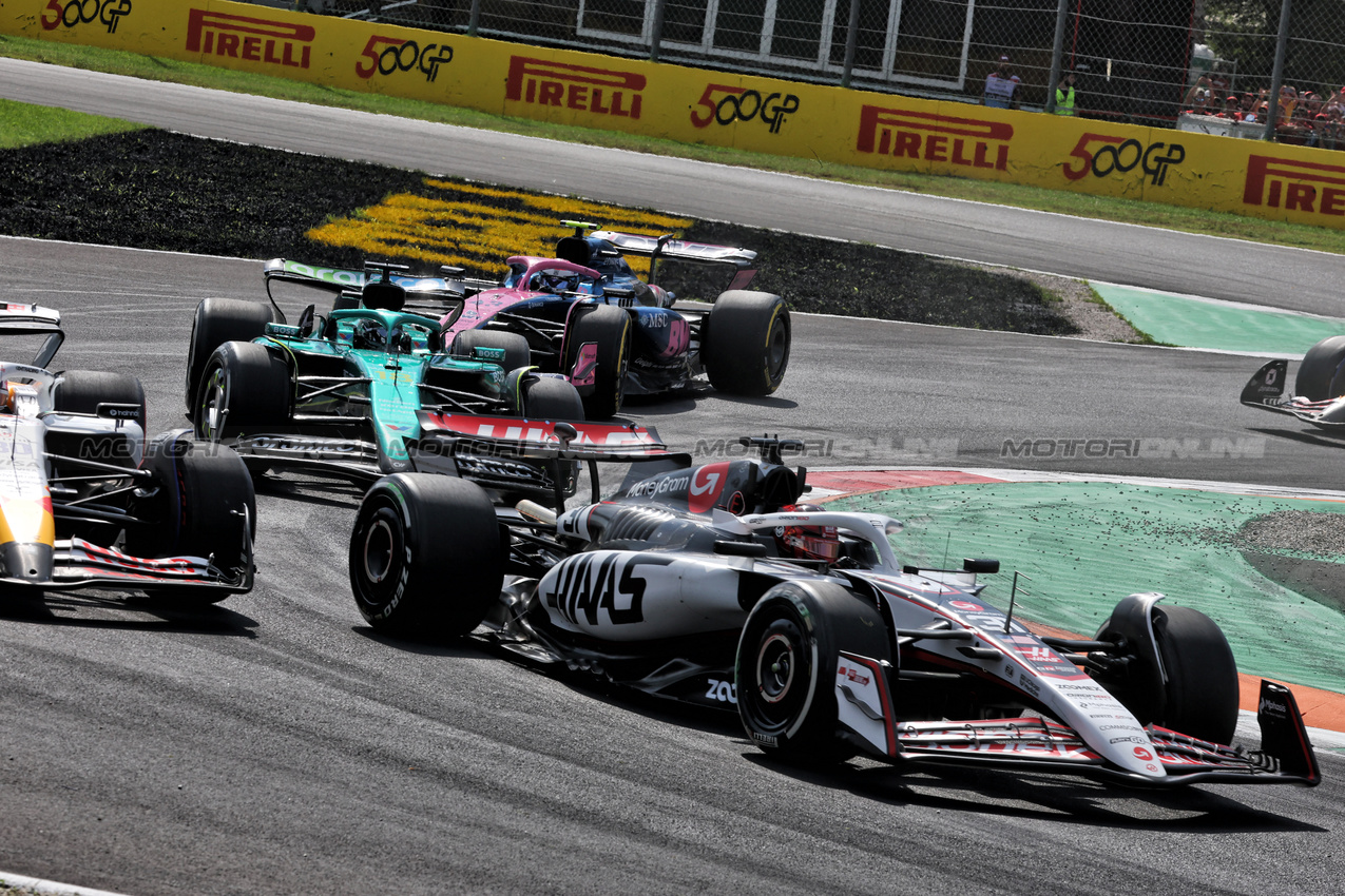 GP ITALIA, Esteban Ocon (FRA) Haas VF-25 at the partenza of the race.

07.09.2025. Formula 1 World Championship, Rd 16, Italian Grand Prix, Monza, Italy, Gara Day.

- www.xpbimages.com, EMail: requests@xpbimages.com © Copyright: Charniaux / XPB Images