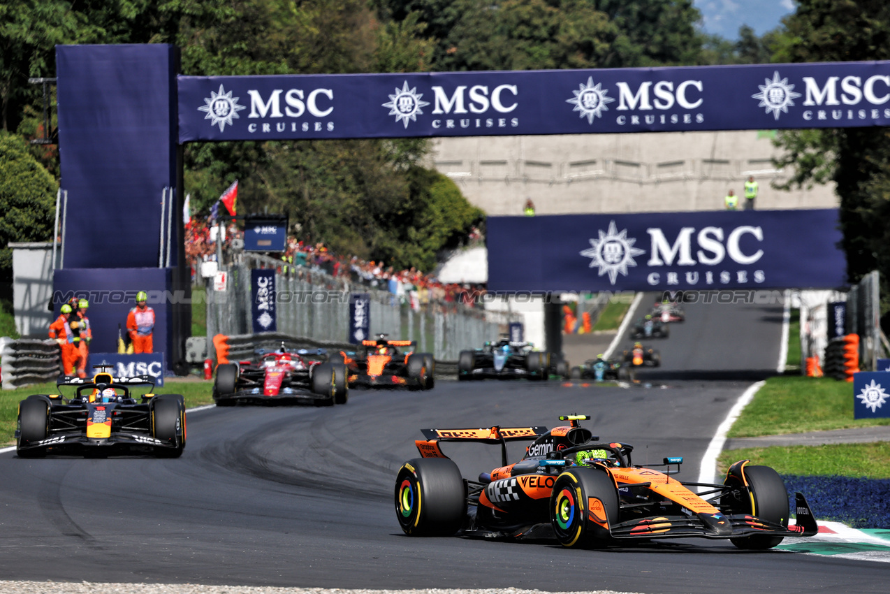 GP ITALIA, Lando Norris (GBR) McLaren MCL39.

07.09.2025. Formula 1 World Championship, Rd 16, Italian Grand Prix, Monza, Italy, Gara Day.

- www.xpbimages.com, EMail: requests@xpbimages.com © Copyright: Batchelor / XPB Images