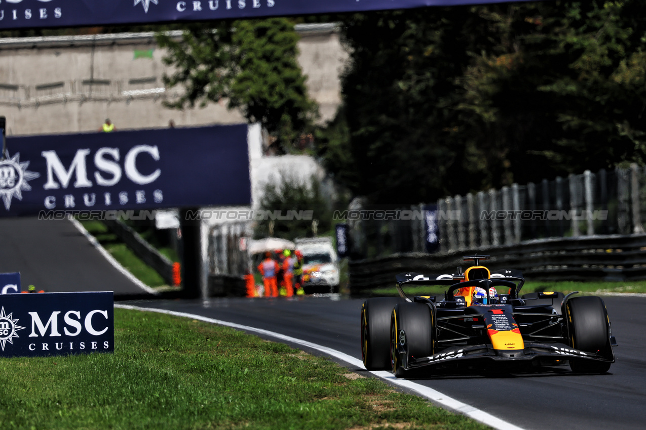 GP ITALIA, Max Verstappen (NLD) Red Bull Racing RB21.

07.09.2025. Formula 1 World Championship, Rd 16, Italian Grand Prix, Monza, Italy, Gara Day.

- www.xpbimages.com, EMail: requests@xpbimages.com © Copyright: Batchelor / XPB Images