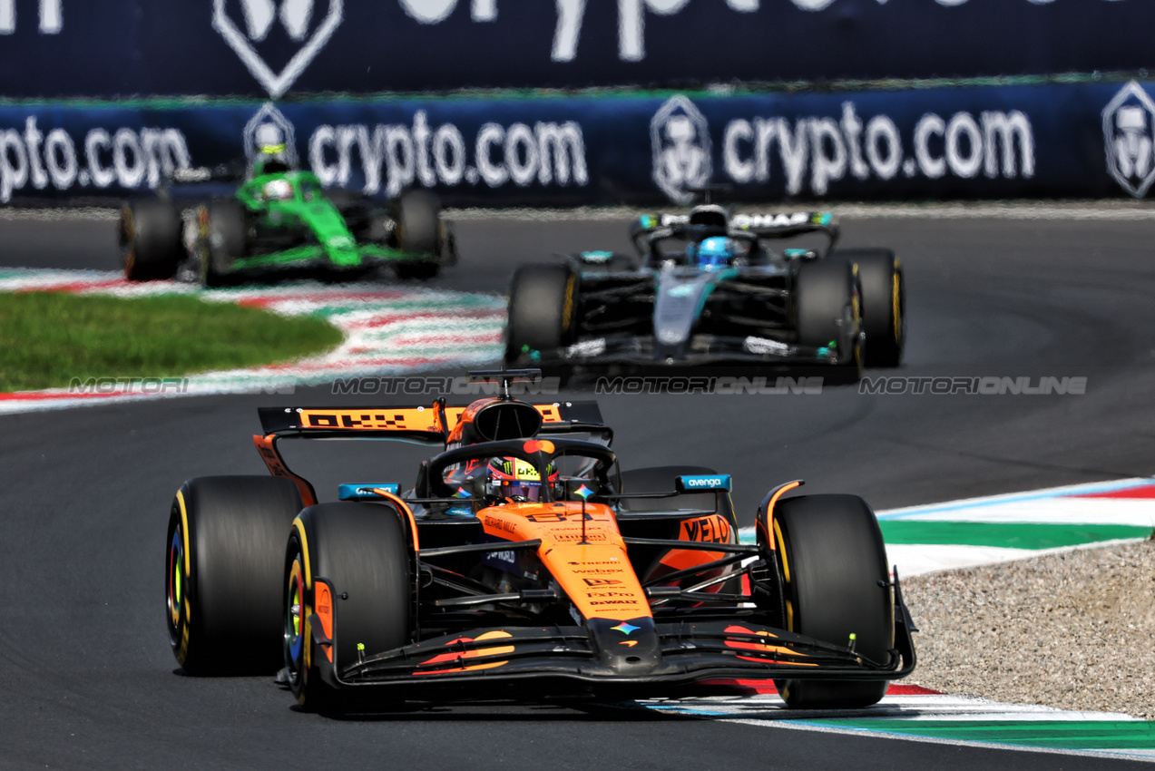 GP ITALIA, Oscar Piastri (AUS) McLaren MCL39.

07.09.2025. Formula 1 World Championship, Rd 16, Italian Grand Prix, Monza, Italy, Gara Day.

- www.xpbimages.com, EMail: requests@xpbimages.com © Copyright: Batchelor / XPB Images