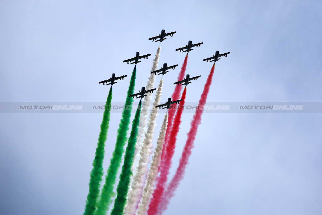 GP ITALIA, Circuit Atmosfera - Italian Air Force flyover.

07.09.2025. Formula 1 World Championship, Rd 16, Italian Grand Prix, Monza, Italy, Gara Day.

 - www.xpbimages.com, EMail: requests@xpbimages.com © Copyright: Rew / XPB Images