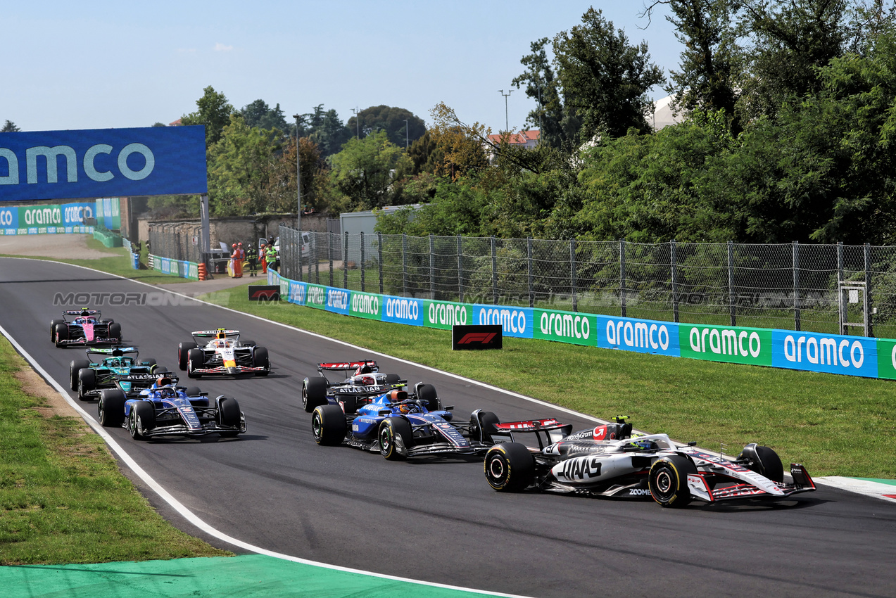 GP ITALIA, Oliver Bearman (GBR) Haas VF-25 at the partenza of the race.

07.09.2025. Formula 1 World Championship, Rd 16, Italian Grand Prix, Monza, Italy, Gara Day.

 - www.xpbimages.com, EMail: requests@xpbimages.com © Copyright: Rew / XPB Images