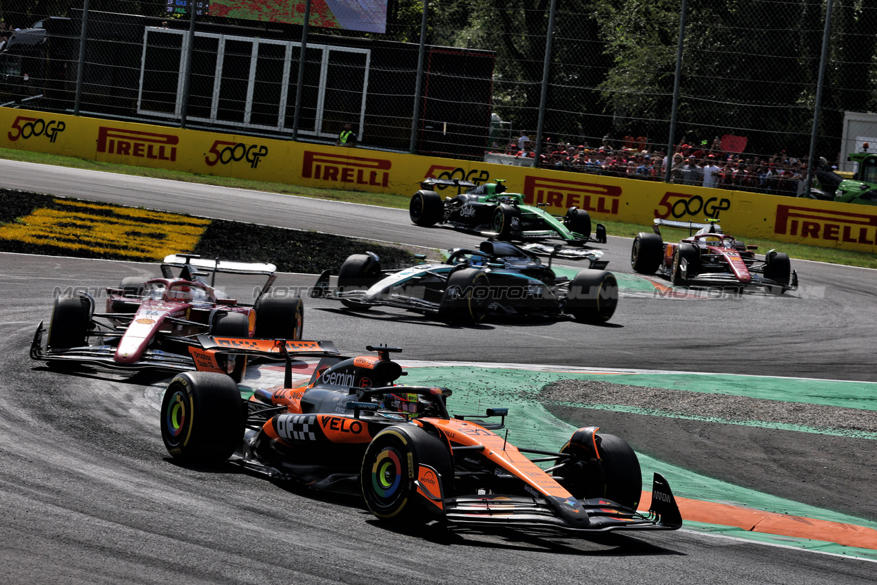 GP ITALIA, Oscar Piastri (AUS) McLaren MCL39.

07.09.2025. Formula 1 World Championship, Rd 16, Italian Grand Prix, Monza, Italy, Gara Day.

- www.xpbimages.com, EMail: requests@xpbimages.com © Copyright: Charniaux / XPB Images