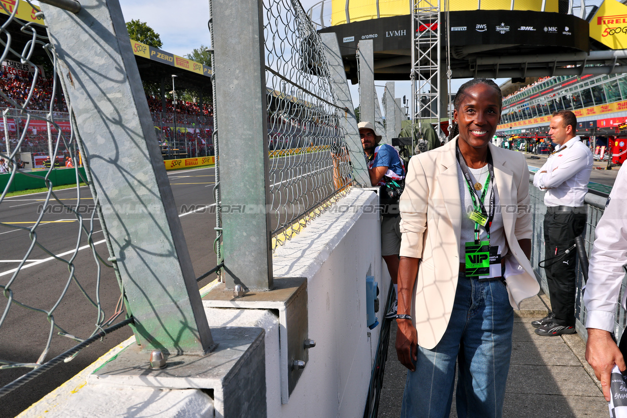 GP ITALIA, Fiona May (ITA) Former Long Jumper - chequered flag waver.

07.09.2025. Formula 1 World Championship, Rd 16, Italian Grand Prix, Monza, Italy, Gara Day.

- www.xpbimages.com, EMail: requests@xpbimages.com © Copyright: Batchelor / XPB Images