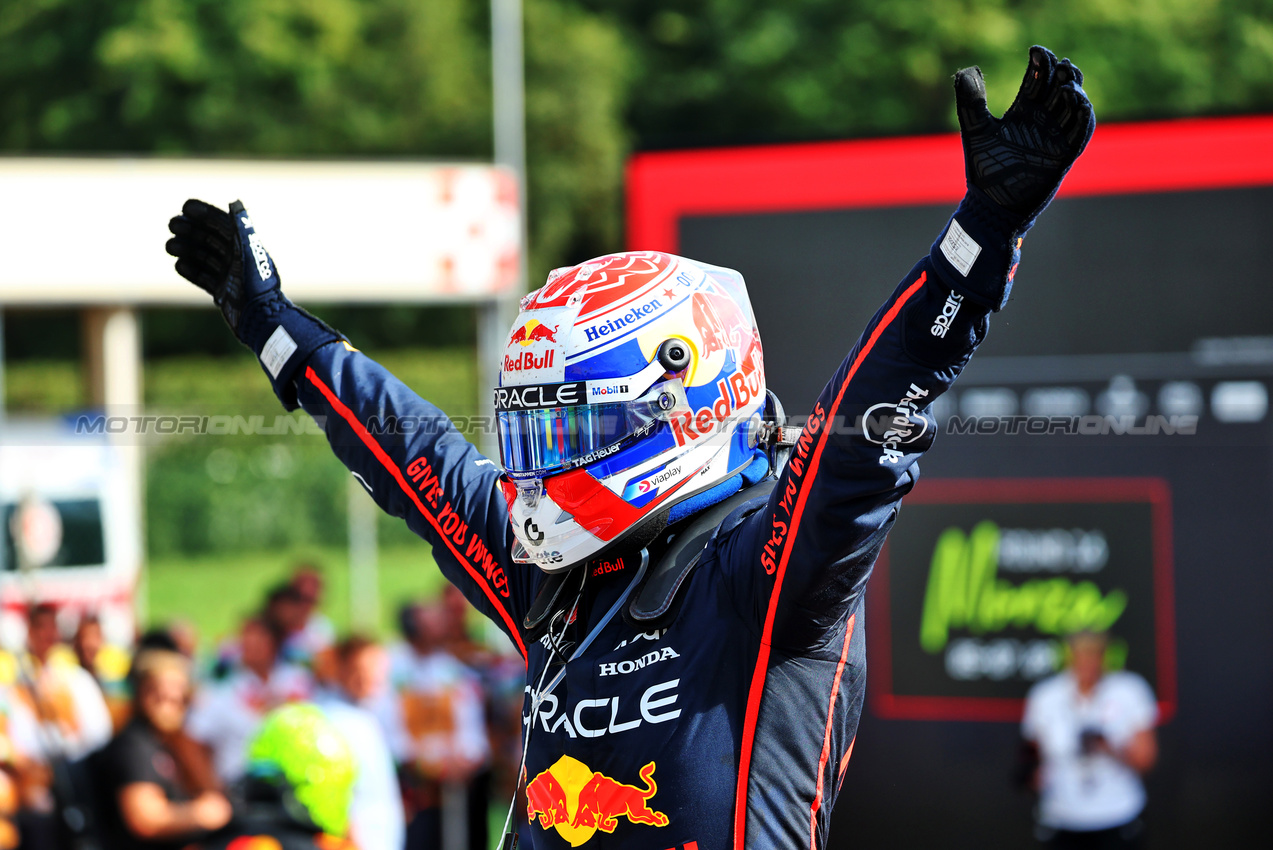 GP ITALIA, Gara winner Max Verstappen (NLD) Red Bull Racing celebrates in parc ferme.

07.09.2025. Formula 1 World Championship, Rd 16, Italian Grand Prix, Monza, Italy, Gara Day.

- www.xpbimages.com, EMail: requests@xpbimages.com © Copyright: Batchelor / XPB Images