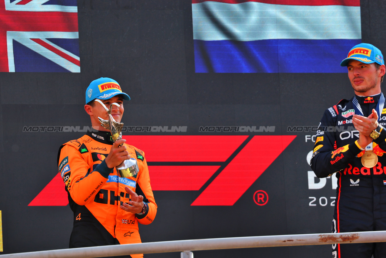 GP ITALIA, Lando Norris (GBR) McLaren celebrates his second position on the podium.

07.09.2025. Formula 1 World Championship, Rd 16, Italian Grand Prix, Monza, Italy, Gara Day.

- www.xpbimages.com, EMail: requests@xpbimages.com © Copyright: Batchelor / XPB Images