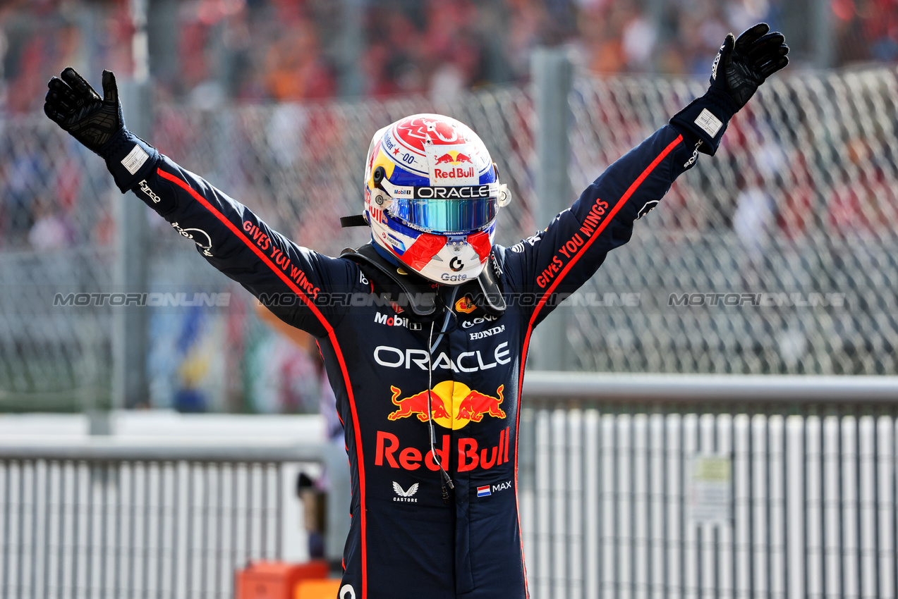GP ITALIA, Gara winner Max Verstappen (NLD) Red Bull Racing celebrates in parc ferme.

07.09.2025. Formula 1 World Championship, Rd 16, Italian Grand Prix, Monza, Italy, Gara Day.

- www.xpbimages.com, EMail: requests@xpbimages.com © Copyright: Charniaux / XPB Images