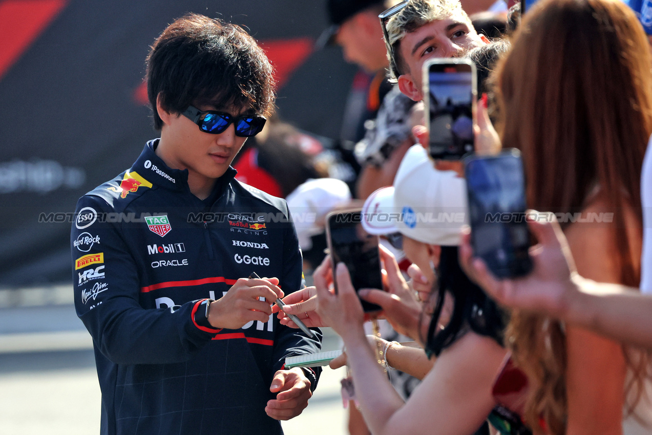 GP ITALIA, Yuki Tsunoda (JPN) Red Bull Racing.

07.09.2025. Formula 1 World Championship, Rd 16, Italian Grand Prix, Monza, Italy, Gara Day.

- www.xpbimages.com, EMail: requests@xpbimages.com © Copyright: Bearne / XPB Images