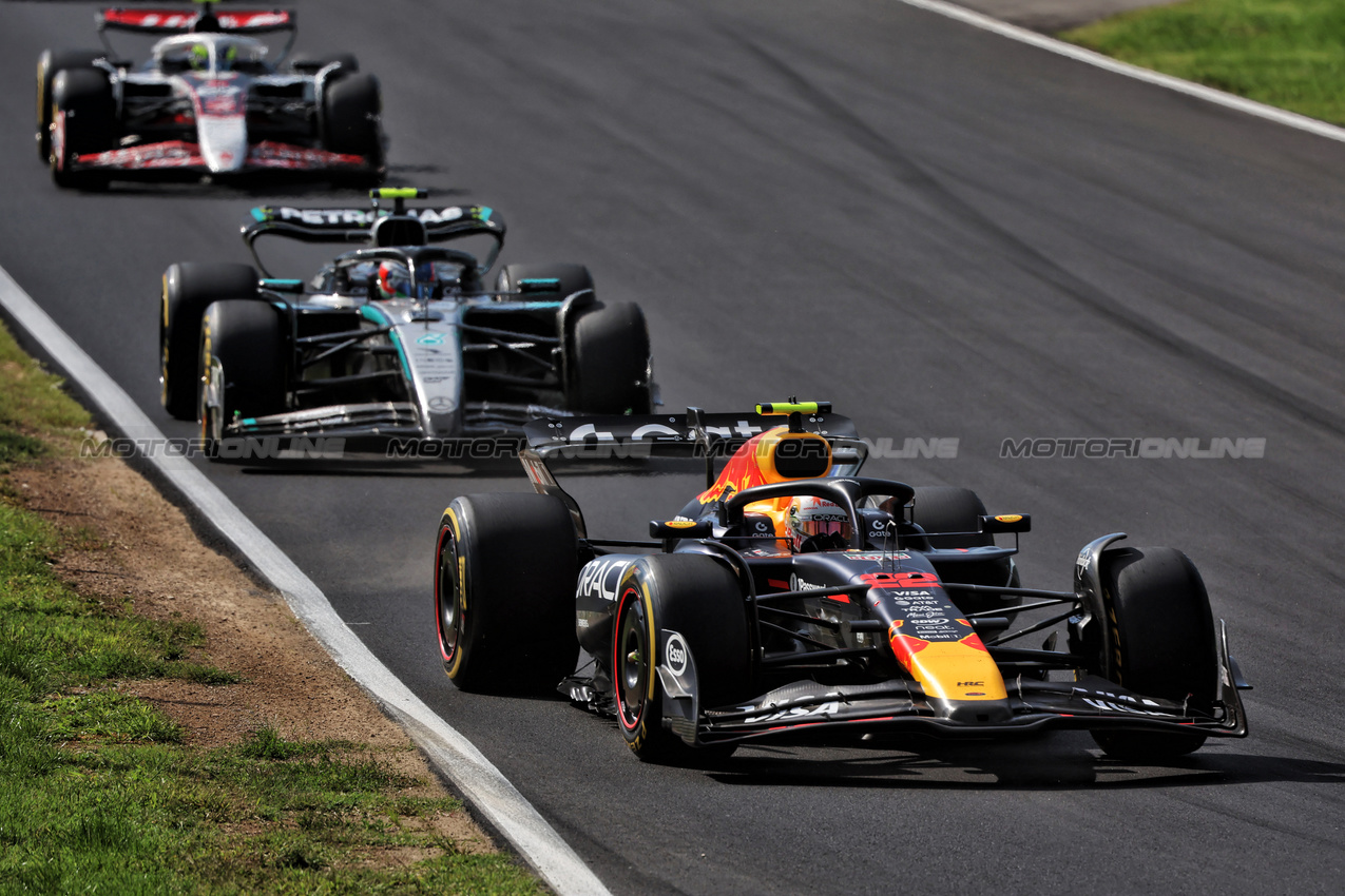 GP ITALIA, Yuki Tsunoda (JPN) Red Bull Racing RB21.

07.09.2025. Formula 1 World Championship, Rd 16, Italian Grand Prix, Monza, Italy, Gara Day.

 - www.xpbimages.com, EMail: requests@xpbimages.com © Copyright: Rew / XPB Images