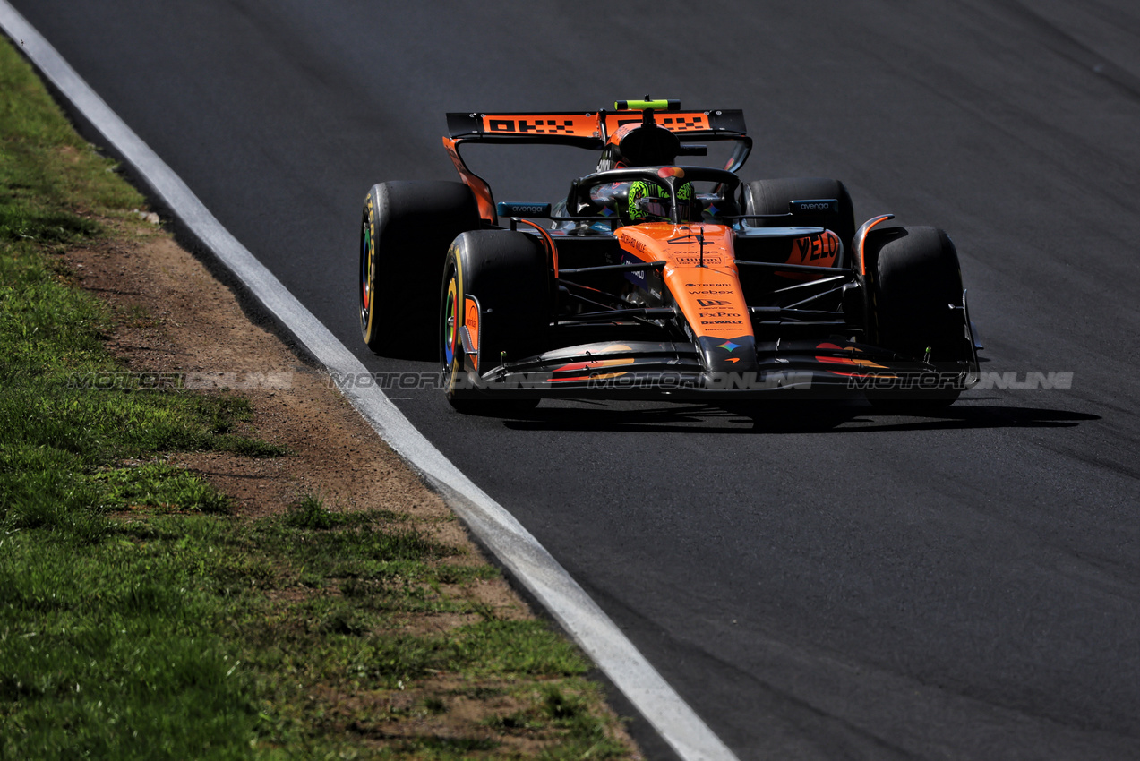 GP ITALIA, Lando Norris (GBR) McLaren MCL39.

07.09.2025. Formula 1 World Championship, Rd 16, Italian Grand Prix, Monza, Italy, Gara Day.

 - www.xpbimages.com, EMail: requests@xpbimages.com © Copyright: Rew / XPB Images