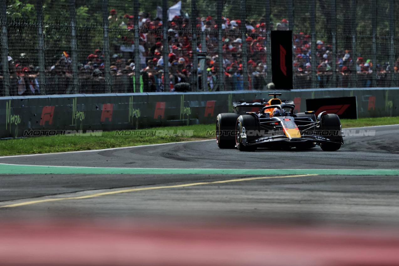 GP ITALIA, Max Verstappen (NLD) Red Bull Racing RB21.

07.09.2025. Formula 1 World Championship, Rd 16, Italian Grand Prix, Monza, Italy, Gara Day.

 - www.xpbimages.com, EMail: requests@xpbimages.com © Copyright: Rew / XPB Images