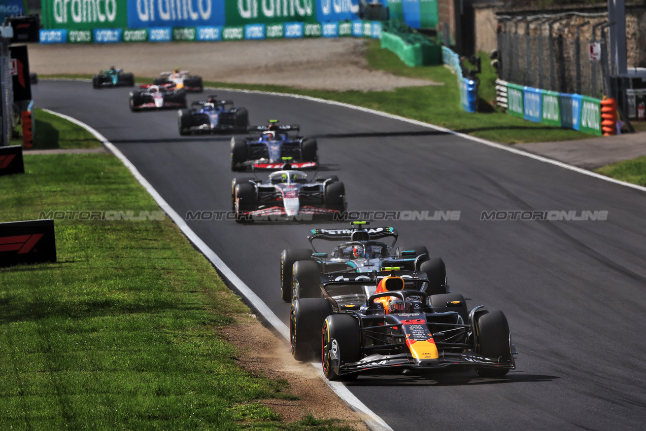 GP ITALIA, Yuki Tsunoda (JPN) Red Bull Racing RB21.

07.09.2025. Formula 1 World Championship, Rd 16, Italian Grand Prix, Monza, Italy, Gara Day.

 - www.xpbimages.com, EMail: requests@xpbimages.com © Copyright: Rew / XPB Images
