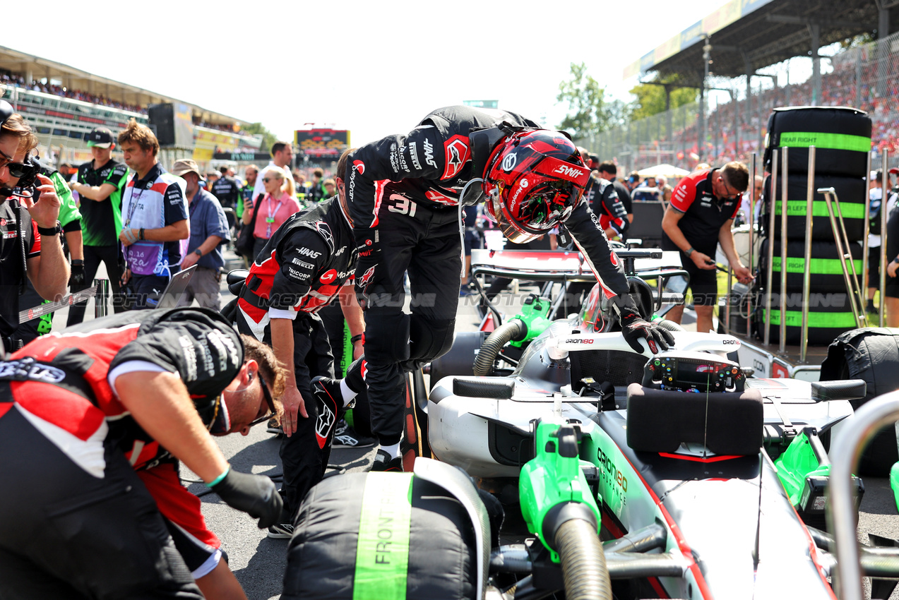 GP ITALIA, Esteban Ocon (FRA) Haas VF-25 on the grid.

07.09.2025. Formula 1 World Championship, Rd 16, Italian Grand Prix, Monza, Italy, Gara Day.

- www.xpbimages.com, EMail: requests@xpbimages.com © Copyright: Bearne / XPB Images