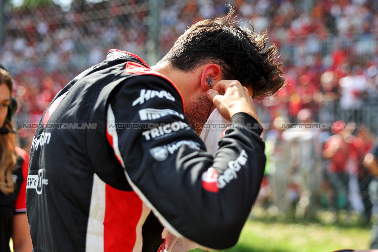 GP ITALIA, Esteban Ocon (FRA) Haas F1 Team on the grid.

07.09.2025. Formula 1 World Championship, Rd 16, Italian Grand Prix, Monza, Italy, Gara Day.

- www.xpbimages.com, EMail: requests@xpbimages.com © Copyright: Bearne / XPB Images