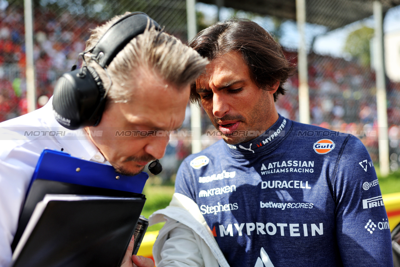 GP ITALIA, Carlos Sainz (ESP) Atlassian Williams Racing on the grid.

07.09.2025. Formula 1 World Championship, Rd 16, Italian Grand Prix, Monza, Italy, Gara Day.

- www.xpbimages.com, EMail: requests@xpbimages.com © Copyright: Bearne / XPB Images