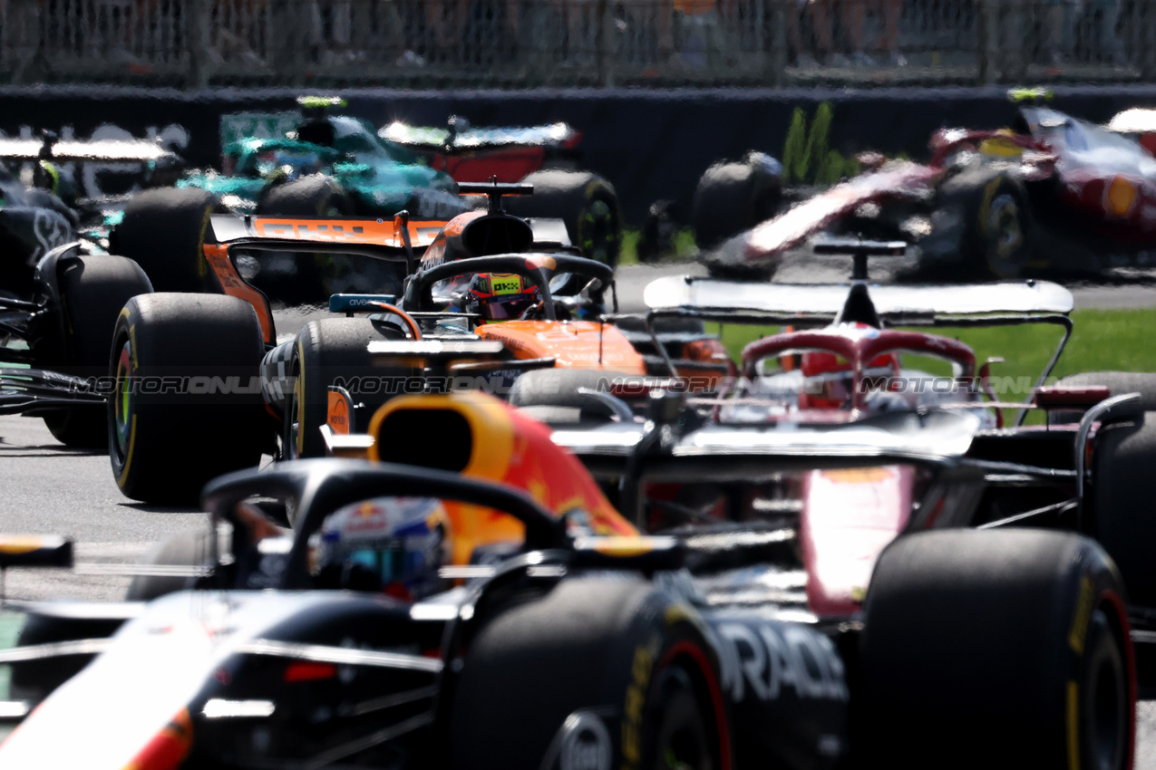 GP ITALIA, Oscar Piastri (AUS) McLaren MCL39 at the partenza of the race.

07.09.2025. Formula 1 World Championship, Rd 16, Italian Grand Prix, Monza, Italy, Gara Day.

 - www.xpbimages.com, EMail: requests@xpbimages.com © Copyright: Coates / XPB Images