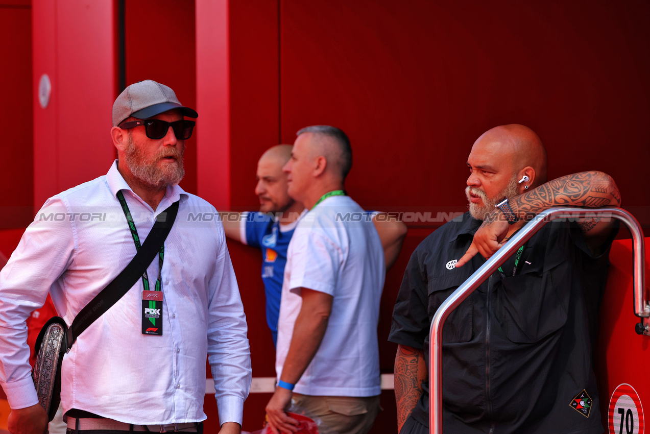 GP ITALIA, Security guards of Lewis Hamilton (GBR) Ferrari.

07.09.2025. Formula 1 World Championship, Rd 16, Italian Grand Prix, Monza, Italy, Gara Day.

 - www.xpbimages.com, EMail: requests@xpbimages.com © Copyright: Rew / XPB Images