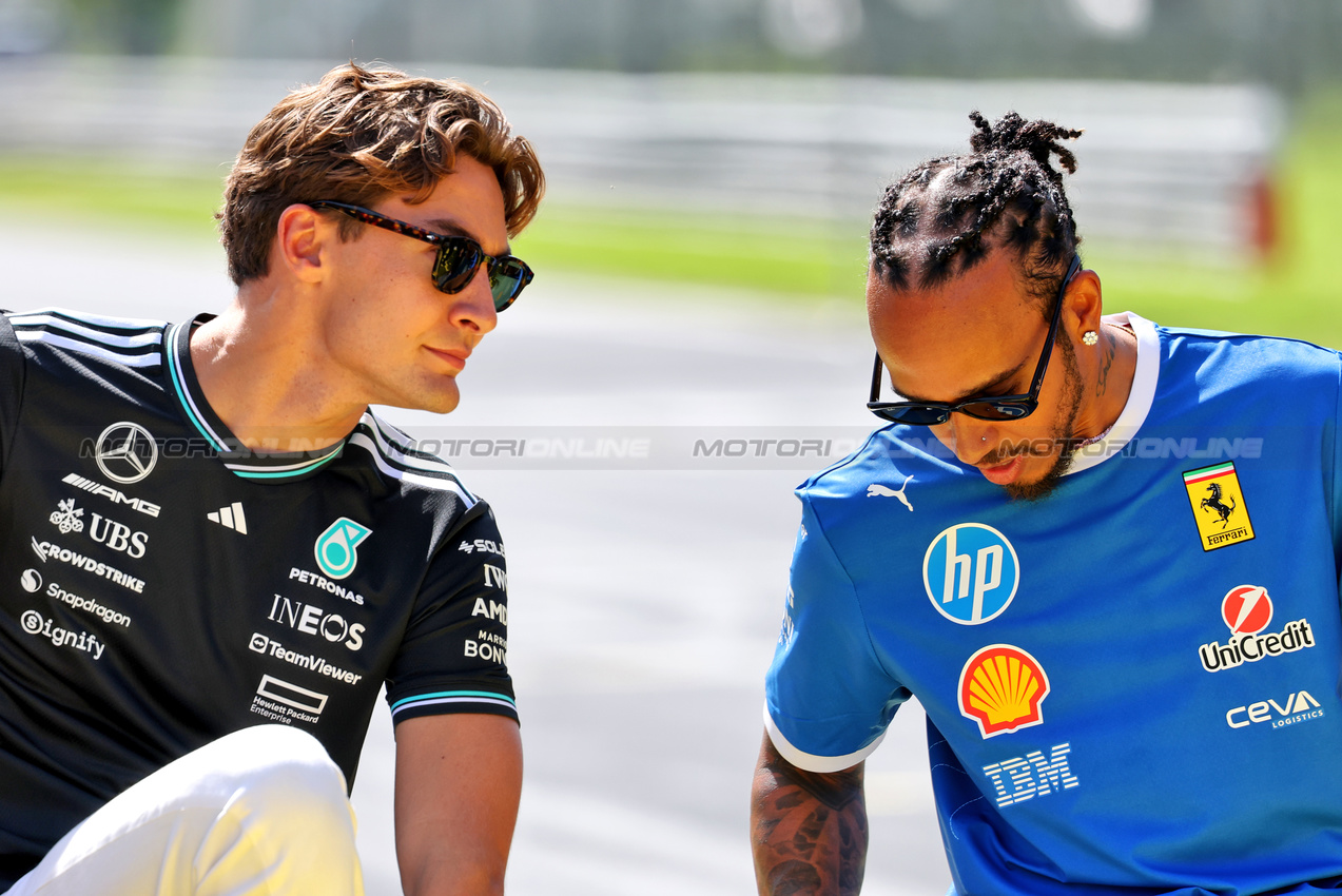 GP ITALIA, (L to R): George Russell (GBR) Mercedes AMG F1 with Lewis Hamilton (GBR) Ferrari on the drivers' parade.

07.09.2025. Formula 1 World Championship, Rd 16, Italian Grand Prix, Monza, Italy, Gara Day.

- www.xpbimages.com, EMail: requests@xpbimages.com © Copyright: Charniaux / XPB Images