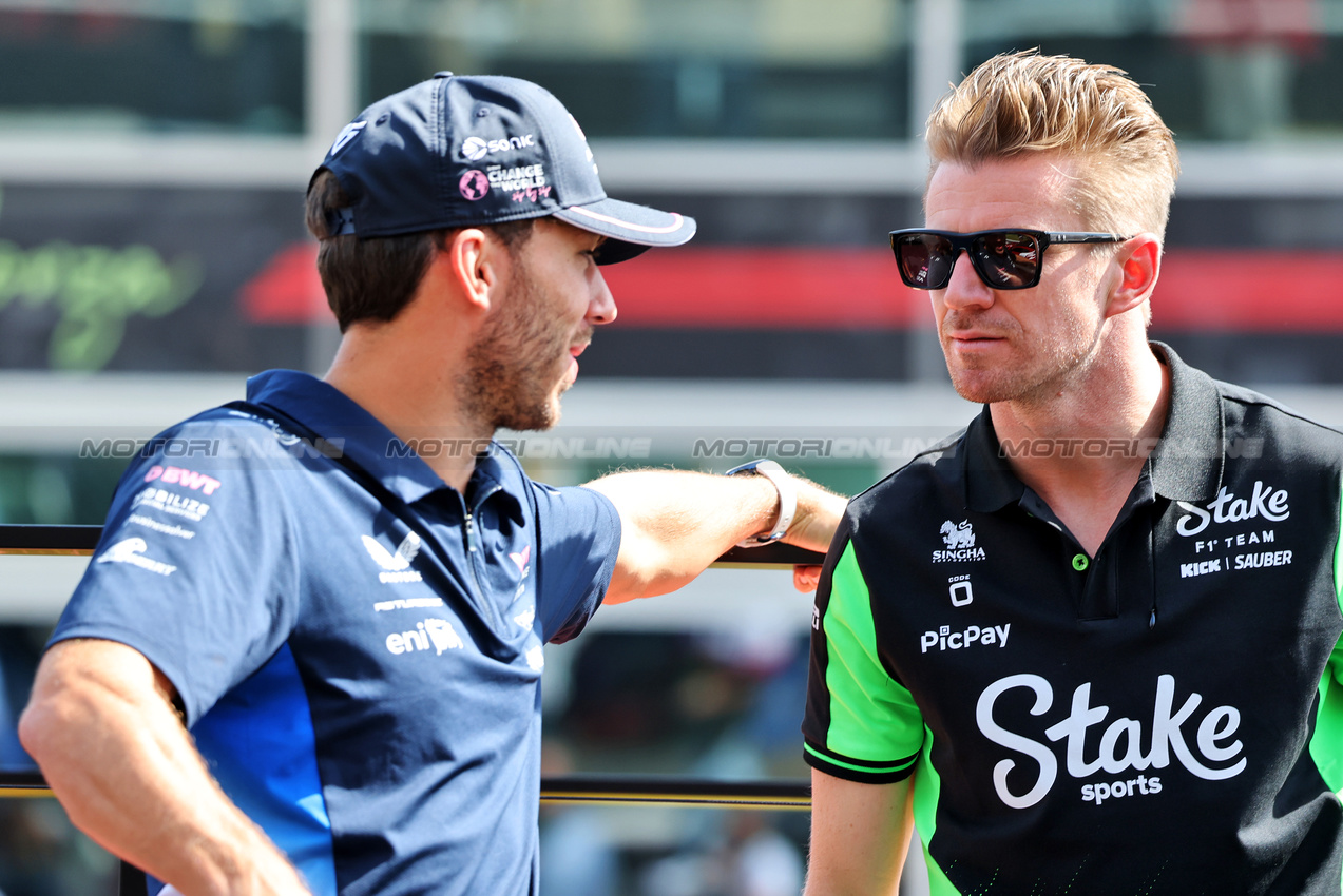 GP ITALIA, (L to R): Pierre Gasly (FRA) Alpine F1 Team with Nico Hulkenberg (GER) Sauber on the drivers' parade.

07.09.2025. Formula 1 World Championship, Rd 16, Italian Grand Prix, Monza, Italy, Gara Day.

- www.xpbimages.com, EMail: requests@xpbimages.com © Copyright: Charniaux / XPB Images
