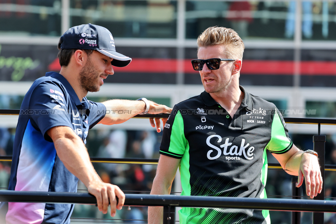 GP ITALIA, (L to R): Pierre Gasly (FRA) Alpine F1 Team with Nico Hulkenberg (GER) Sauber on the drivers' parade.

07.09.2025. Formula 1 World Championship, Rd 16, Italian Grand Prix, Monza, Italy, Gara Day.

- www.xpbimages.com, EMail: requests@xpbimages.com © Copyright: Charniaux / XPB Images