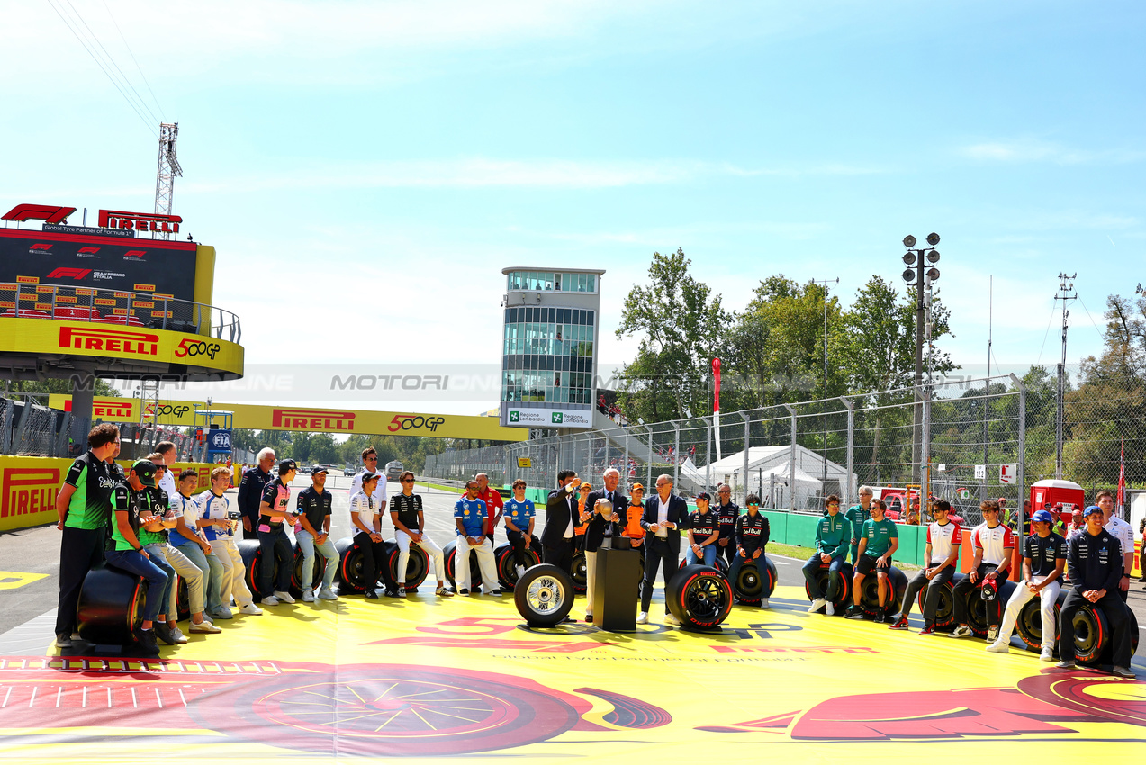 GP ITALIA, (L to R): Mohammed Bin Sulayem (UAE) FIA President; Marco Tronchetti Provera (ITA) Pirelli Chairman; e Stefano Domenicali (ITA) Formula One President e CEO, celebrate 500 GP for Pirelli with all the drivers e team principals.

07.09.2025. Formula 1 World Championship, Rd 16, Italian Grand Prix, Monza, Italy, Gara Day.

- www.xpbimages.com, EMail: requests@xpbimages.com © Copyright: Charniaux / XPB Images