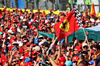 GP ITALIA, Circuit Atmosfera - fans at the podium.

07.09.2025. Formula 1 World Championship, Rd 16, Italian Grand Prix, Monza, Italy, Gara Day.

- www.xpbimages.com, EMail: requests@xpbimages.com © Copyright: Bearne / XPB Images