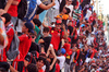 GP ITALIA, Circuit Atmosfera - fans at the podium.

07.09.2025. Formula 1 World Championship, Rd 16, Italian Grand Prix, Monza, Italy, Gara Day.

- www.xpbimages.com, EMail: requests@xpbimages.com © Copyright: Bearne / XPB Images