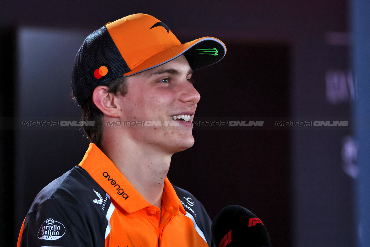 GP ITALIA, Oscar Piastri (AUS) McLaren.

04.09.2025. Formula 1 World Championship, Rd 16, Italian Grand Prix, Monza, Italy, Preparation Day.

 - www.xpbimages.com, EMail: requests@xpbimages.com © Copyright: Rew / XPB Images