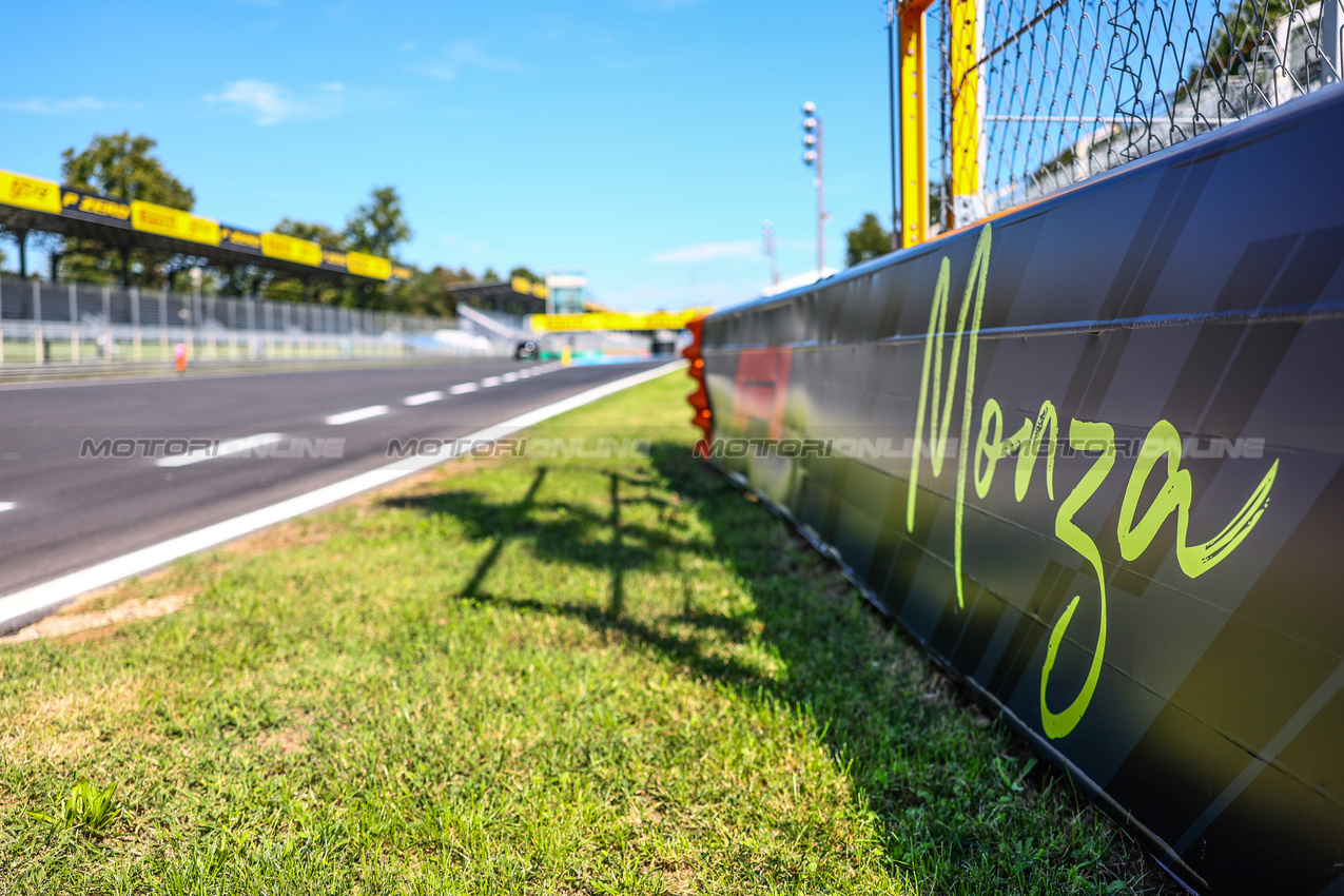 GP ITALIA, Track Atmosphere 
04.09.2025. Formula 1 World Championship, Rd 16, Italian Grand Prix, Monza, Italy, Preparation Day.
- www.xpbimages.com, EMail: requests@xpbimages.com © Copyright: Charniaux / XPB Images