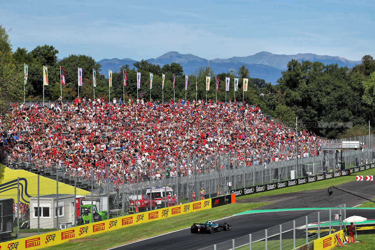 GP ITALIA, Fernando Alonso (ESP) Aston Martin F1 Team AMR25.
06.09.2025. Formula 1 World Championship, Rd 16, Italian Grand Prix, Monza, Italy, Qualifiche Day.
- www.xpbimages.com, EMail: requests@xpbimages.com © Copyright: Rew / XPB Images
