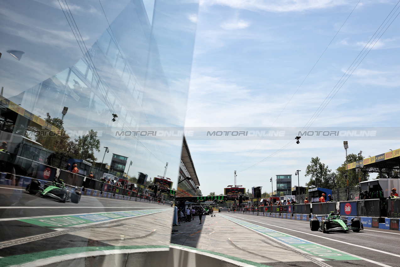 GP ITALIA, Gabriel Bortoleto (BRA) Sauber C45 in the pits.

06.09.2025. Formula 1 World Championship, Rd 16, Italian Grand Prix, Monza, Italy, Qualifiche Day.

- www.xpbimages.com, EMail: requests@xpbimages.com © Copyright: Bearne / XPB Images