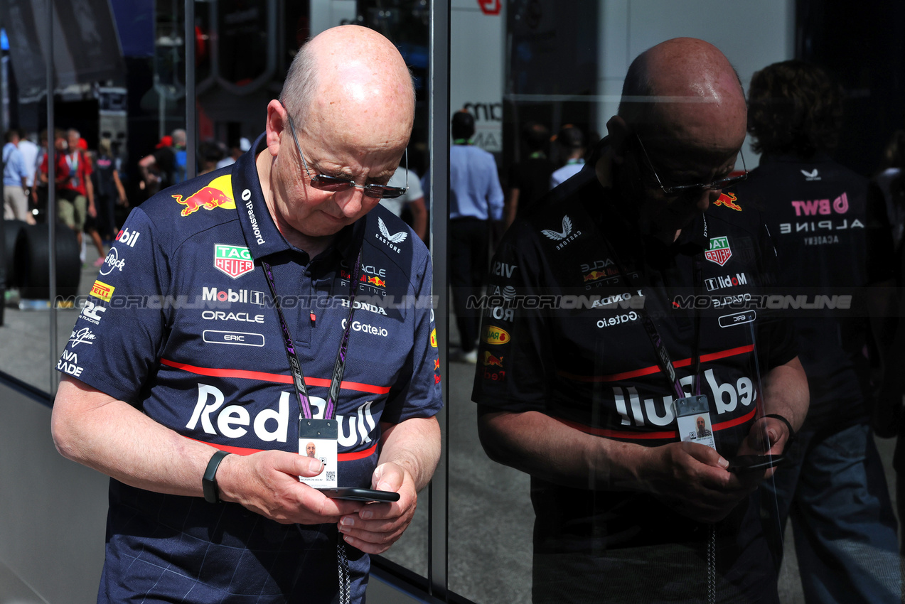 GP ITALIA, Eric Silbermann (GBR) Racing Bulls Press Officer.

06.09.2025. Formula 1 World Championship, Rd 16, Italian Grand Prix, Monza, Italy, Qualifiche Day.

- www.xpbimages.com, EMail: requests@xpbimages.com © Copyright: Bearne / XPB Images